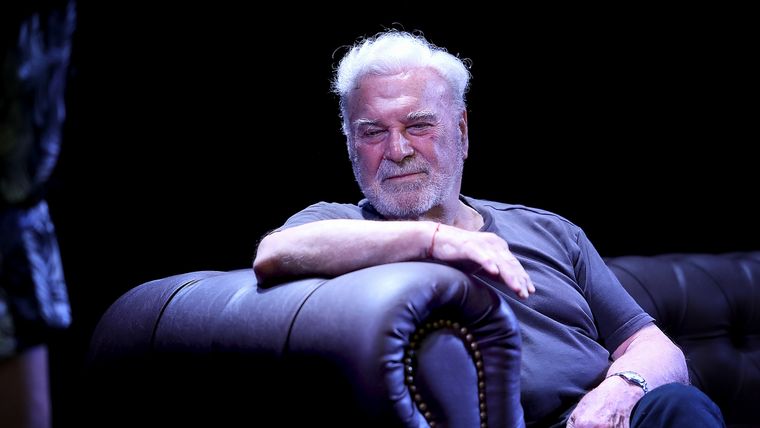 Rodolfo Ranni en Divino Divorcio, una de las obras suspendidas en Carlos Paz.