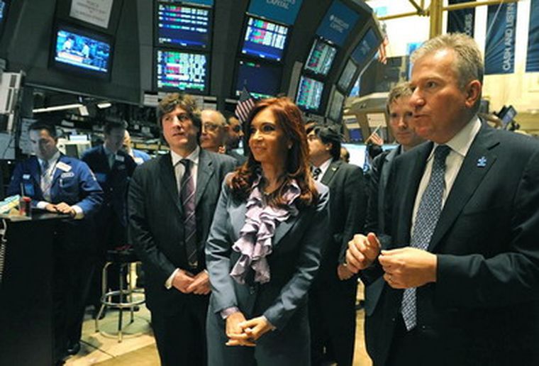 Cristina Fernández recorriendo el interior de Wall Street. Foto: Telam