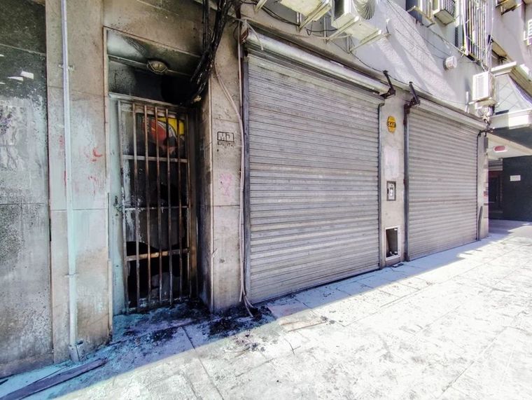 El ataque generó destrozos en la fachada e interior del edificio Foto: X