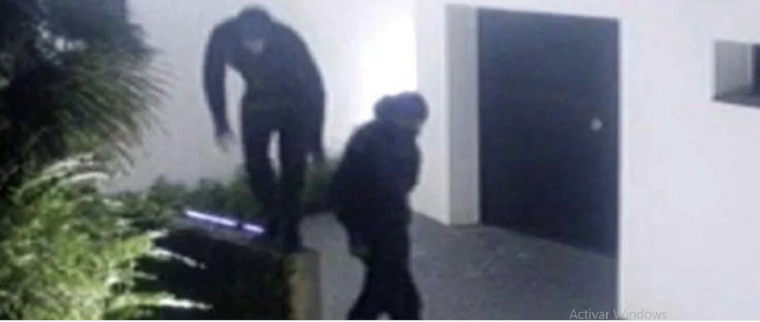 Los hombres que entraron a robar a la propiedad de Messi, captados por las cámaras