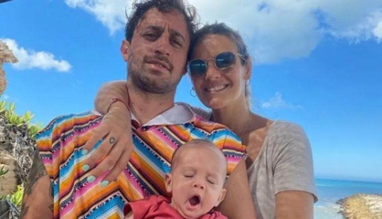 Un descanso Mica Vázquez viajó junto a su novio e hijo