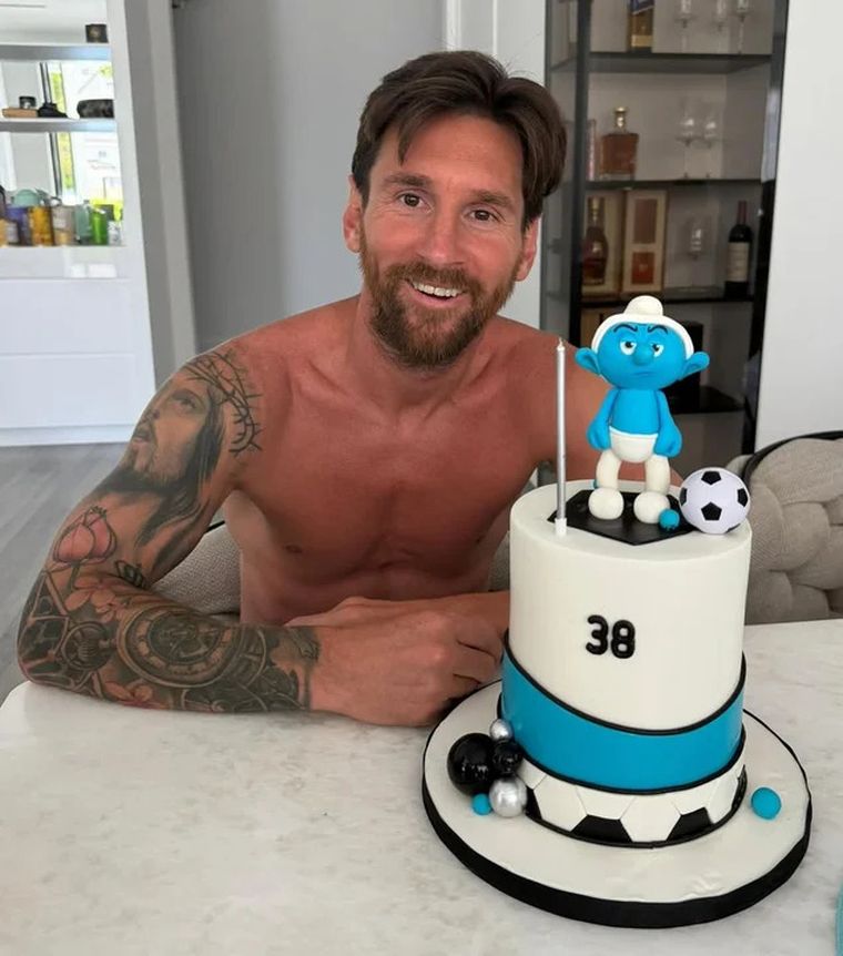Mucha sorpresa causó la forma en la que Antonella Roccuzzo se refirió a Messi en el mensaje de cumpleaños que le dedicó en redes sociales. Mucha sorpresa causó la forma en la que Antonella Roccuzzo se refirió a Messi en el mensaje de cumpleaños que le dedicó en redes sociales.