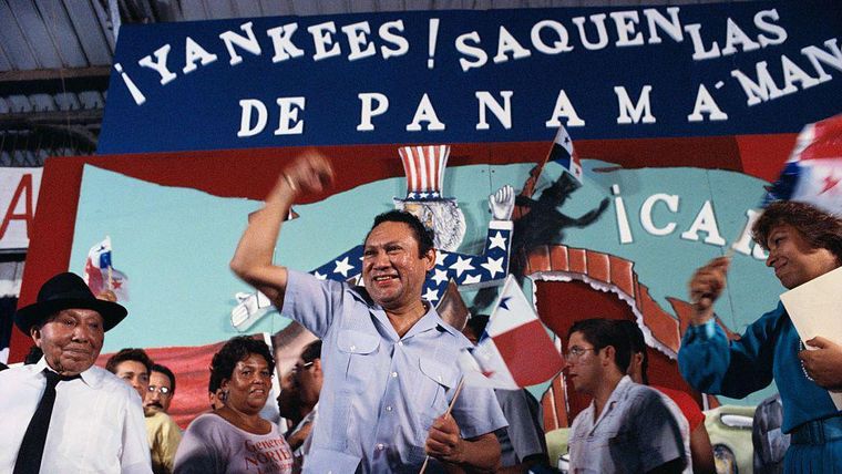 En 1989, el entonces presidente estadounidense, George W H Bush, envió miles de soldados a Panamá para detener derrocar a Manuel Antonio Noriega.