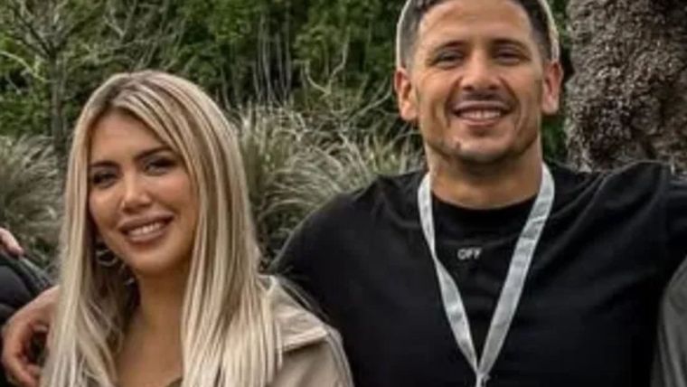 La pareja ya comparte rutinas y la pasa muy bien juntos. La pareja ya comparte rutinas y la pasa muy bien juntos.