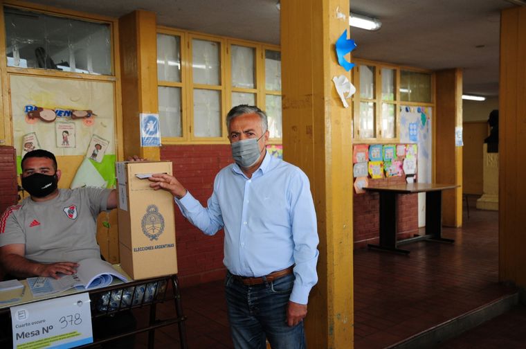 El legislador nacional votando en las últimas elecciones legislativas. Foto: ALF PONCE MERCADO / MDZ