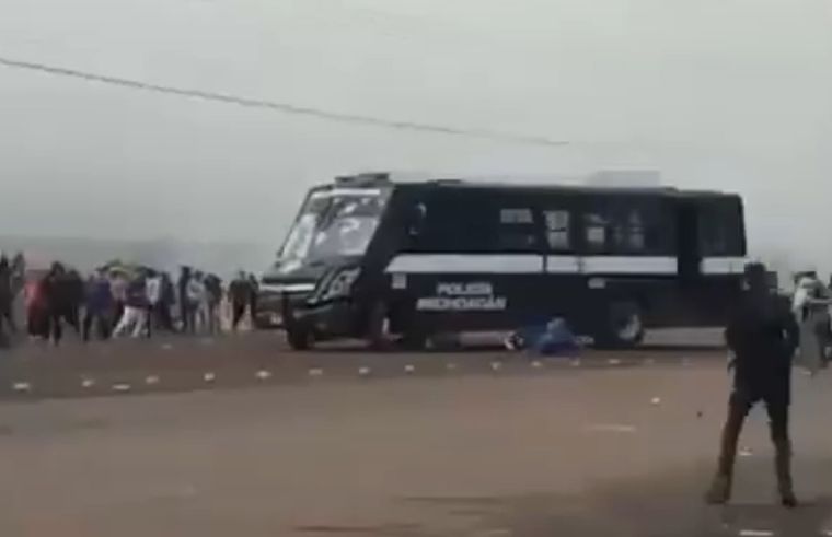 Bajo las ruedas El conductor dio una rara explicación para justificar su maniobra.