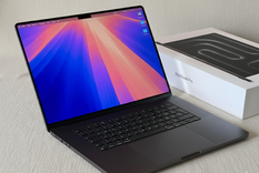 La MacBook Pro dejará atrás el diseño actual para ofrecer un cuerpo más fino y una pantalla con negros perfectos.