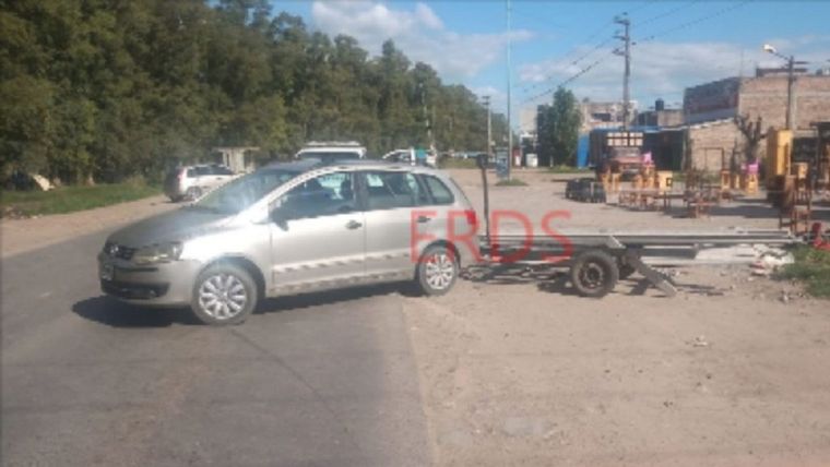 El auto con el tráiler que se despistó y mató a una nena de 5 años Foto: Gentileza ERDS