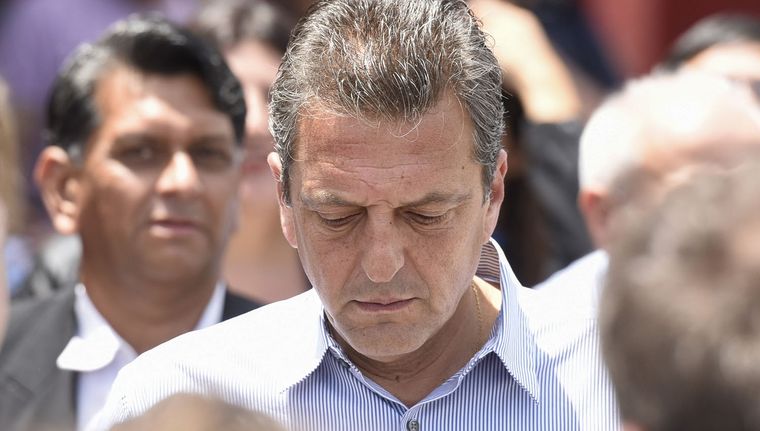 La decisión de que Alberto y Massa se irían del país sumó críticas de los sectores cercanos al kirchnerismo Foto: EFE