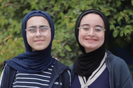 Tala y Farah Mousa afirman que "rehusamos ver los escombros solo como un símbolo de destrucción y pérdida". Tala y Farah Mousa afirman que "rehusamos ver los escombros solo como un símbolo de destrucción y pérdida".