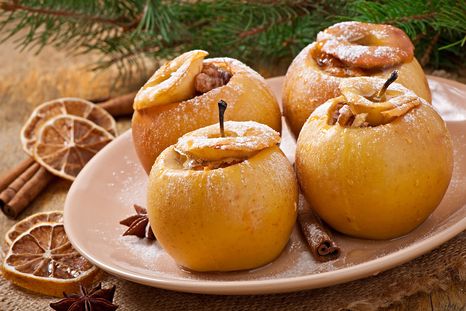 Aroma y sabor asegurados: receta de manzanas con canela y nueces.