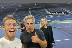 Ben Stiller y el peque Schwartzman jugando un partido de tenis Ben Stiller, Diego Schwartzman y Eugenia De Martino Foto: Instagram, cuenta: @dieschwartzman