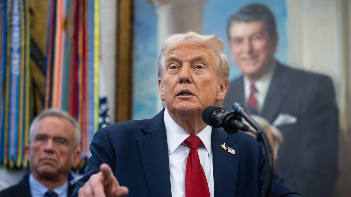 Crisis en el Golfo: 20 barcos siguen varados en un puerto estratégico de Irán por el bloqueo de Estados Unidos