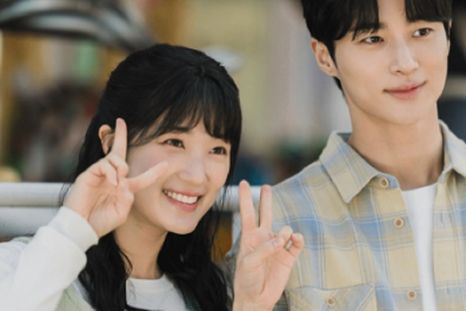 RATING. Lovely Runner RATING. Lovely Runner