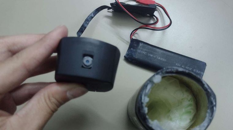 La cámara estuvo operando en el baño de una casa Foto: Foto: Twitter/Juan Carlos Velásquez