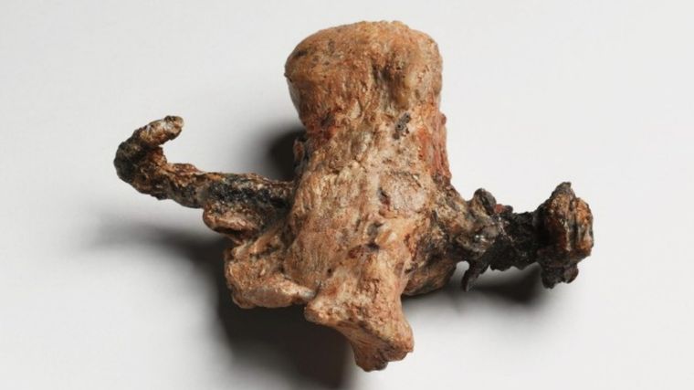 Los clavos hallados hasta tendrían restos óseos de Jesús