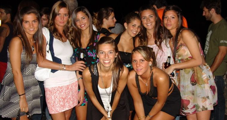 Sole, Agustina, Aye, Ana, Martina, Maite, Jime, Romi, el grupo más divertido de Carnaglam! Foto: MDZ