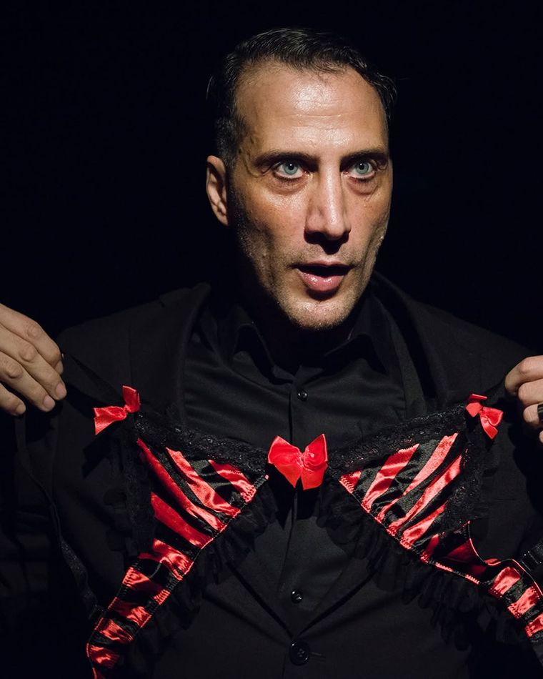 En Paraíso, Luciano Cáceres se pone en la piel de Juan Valero, un importante empresario que recibe un transplante de corazón. En Paraíso, Luciano Cáceres se pone en la piel de Juan Valero, un importante empresario que recibe un transplante de corazón.