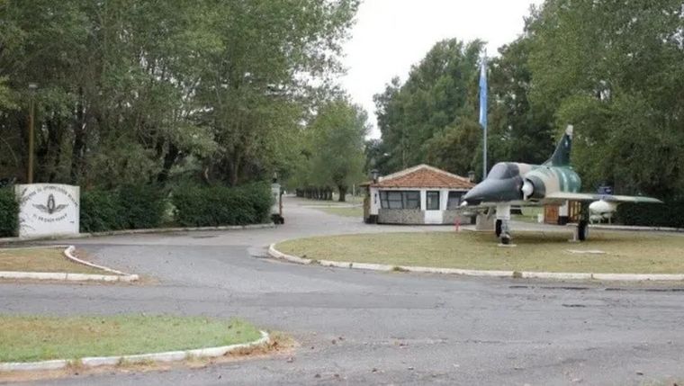 Un integrante de la Fuerza Aérea murió durante un entrenamiento de paracaidismo en Tandil. Foto: Facebook/Fuerza Aérea Argentina