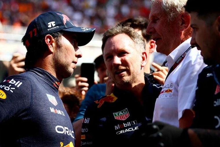 Pérez se enojó con Red Bull por haber tenido que dejar pasar a Verstappen.