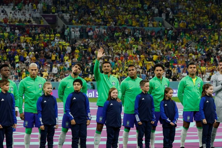 Brasil llegó al estadio a puro cantito y bombo. Foto: EFE