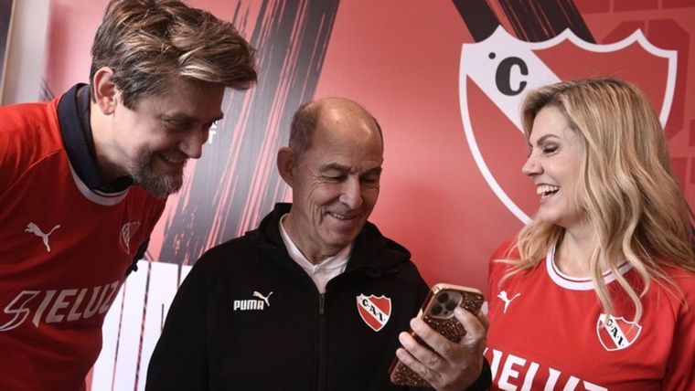 Muschietti visitó el estadio con Ricardo Enrique Bochini. Muschietti visitó el estadio con Ricardo Enrique Bochini.