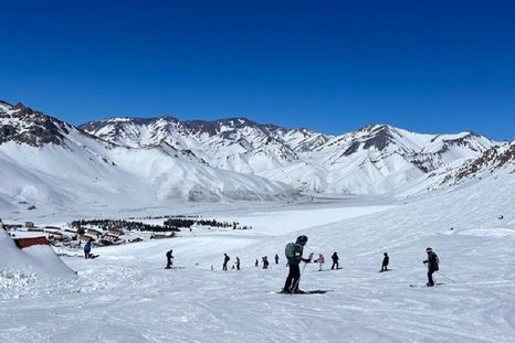 Las nevadas de las últimas semanas permitieron extender la temporada de ski Foto: Felicitas Oyhenart