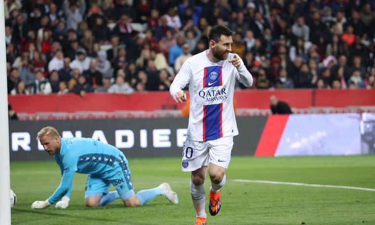 Lionel Messi anotó el primer gol del triunfo del equipo parisino. Foto: @PSG_espanol