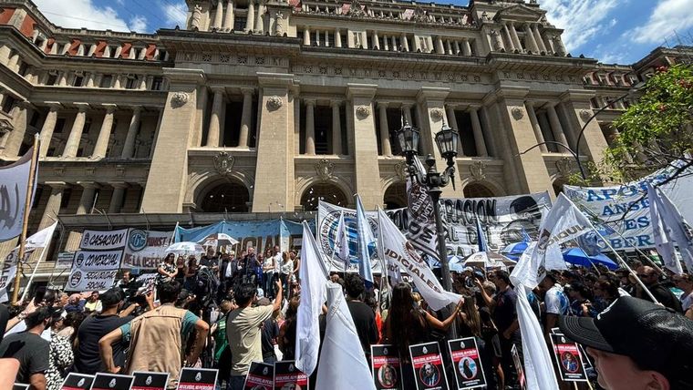 Reforma laboral: la CGT recusó a los jueces que frenaron la cautelar y denunció beneficios del Gobierno