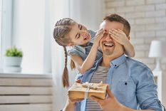 Inspírate con ideas para hacerle el obsequio a papá. Foto: Bebés y Más