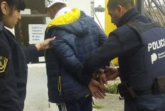 Uno de los jóvenes que que terminó detenido tras intentar robar dentro del cementerio de La Plata.