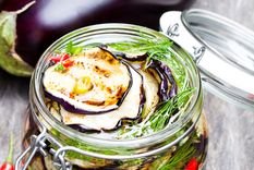 Berenjenas en escabeche Una receta deliciosa para hacer en simples pasos. Foto: Shutterstock