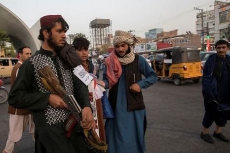 Talibanes patrullando en la ciudad de Herat el pasado 10 de septiembre. Foto: REUTERS Foto: REUTERS