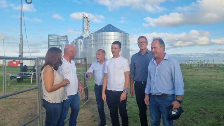 Juez y De Loredo con el candidato a intendente radical de Hernando Foto: Prensa