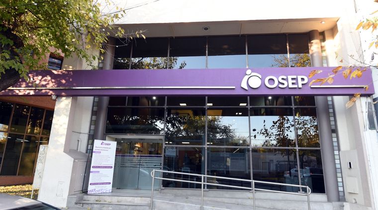 Afiliados a Osep reclaman que tienen un mal servicio y que no pueden optar por otra obra social. Foto: ALF PONCE MERCADO / MDZ