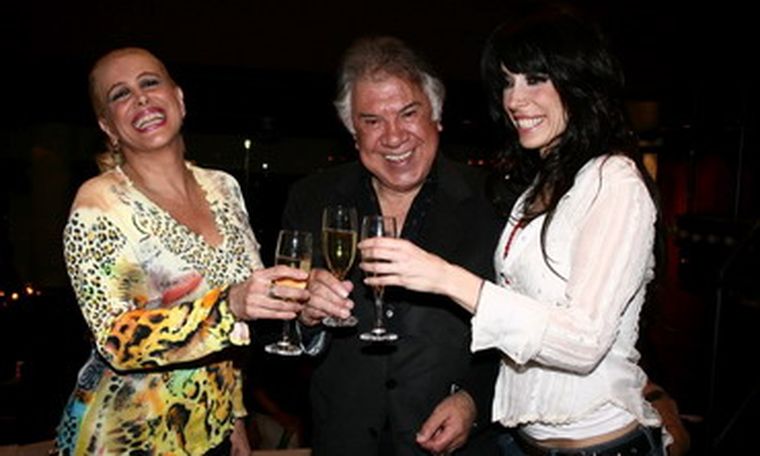 Amigos y compañeros de trabajo. Lavié brindó con Valeria Lynch y Laura Fidalgo. Foto: Gentileza Colombo-Pashkus