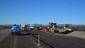 Las obras apuntan a reconstruir los más de 100 kilómetros de la Ruta 143 que unen San Rafael con San Carlos. Las obras apuntan a reconstruir los más de 100 kilómetros de la Ruta 143 que unen San Rafael con San Carlos.