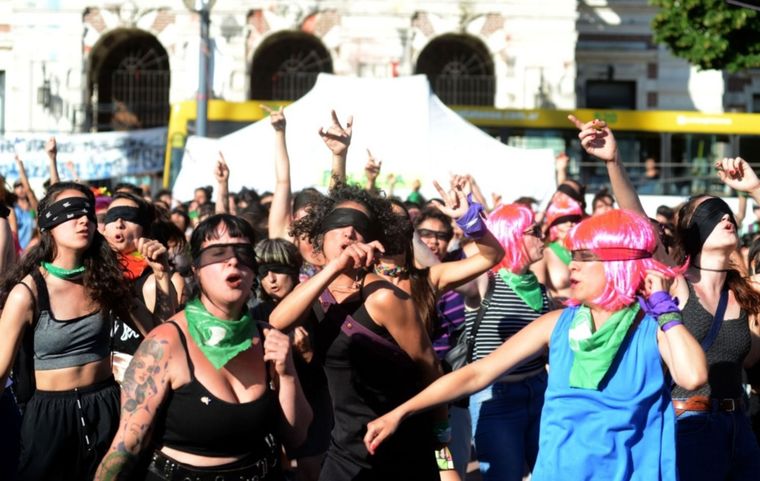 La intervención en La Plata de Un violador en tu camino fue muy convocante