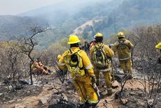 Los bomberos hacen guardias de cenizas Foto: X/ Gobierno de Córdoba Los bomberos hacen guardias de cenizas Foto: X/ Gobierno de Córdoba