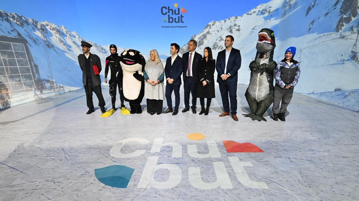Nieve, ballenas y descuentos: Ignacio Torres lanzó en Chubut la temporada de invierno 2026