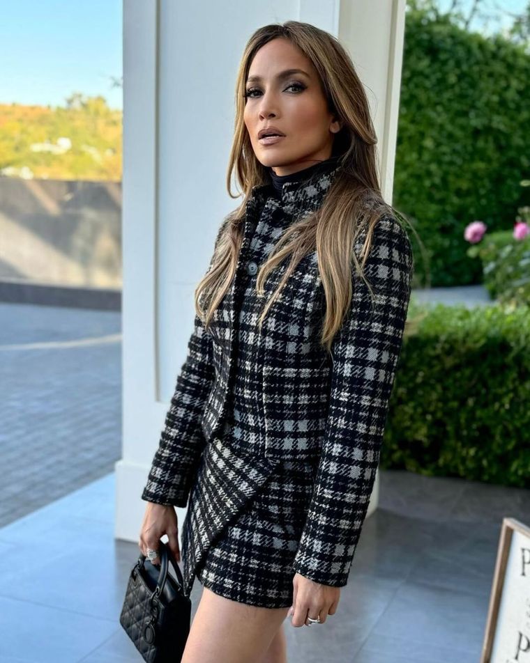 Jennifer López resolvió un look invernal que conquistó a sus seguidores Foto: Instagram