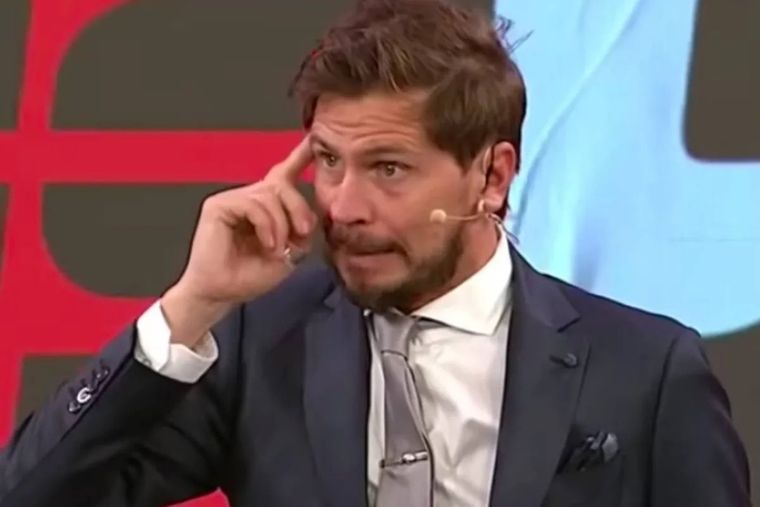 El periodista se confundió y lo destrozaron.