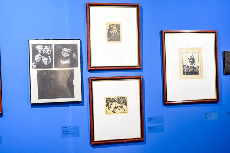 La retrospectiva por sus 130 años incluye bocetos, tacos tallados y documentos que revelan sus vínculos con grandes figuras de la cultura argentina. La retrospectiva por sus 130 años incluye bocetos, tacos tallados y documentos que revelan sus vínculos con grandes figuras de la cultura argentina.