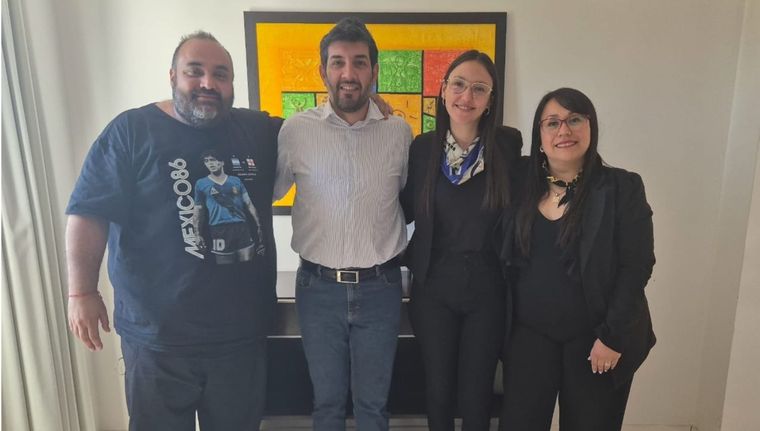 De remera azul, el concejal lavallino que ya decidió qué hará. Foto: Facebook Belén Quiroga