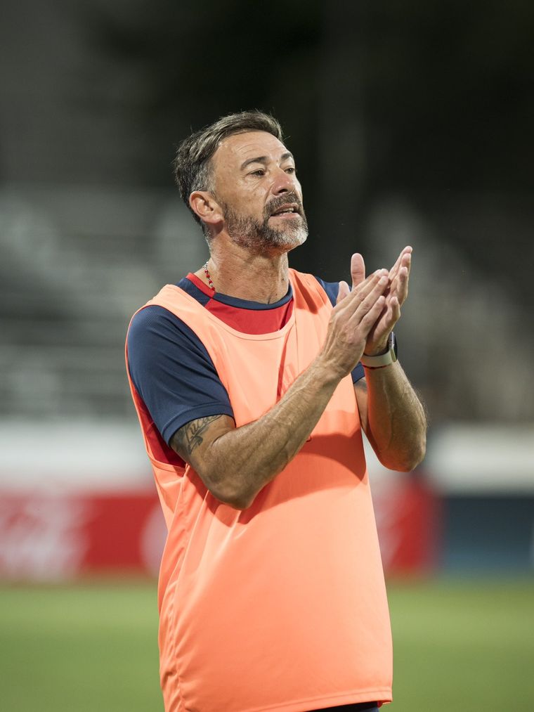 A dos días del cierre del mercado de pases, el Kily aún quiere un 9. Foto: @clubaunion