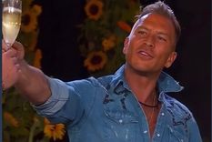 Salvador Zerboni escribe muchas veces su nombre con Z.