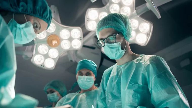 En algunos procedimientos no muy complejos se puede usar hipnosis con una combinación de fármacos y anestesia local. Foto: GETTY IMAGES