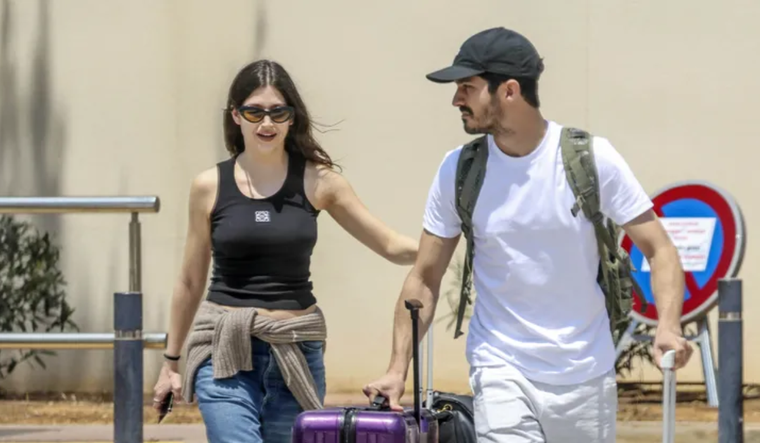 Úrsula Corberó se fue de vacaciones junto a su novio, el Chino Darín, y eligió un sitio muy top para recuperar el tiempo perdido. Foto: GTRES / The Grosby Group.