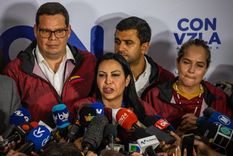 La presidenta del partido Encuentro Ciudadano, Delsa Solórzano, hace una declaración este domingo en Caracas (Venezuela) Foto: EFE/ Henry Chirinos