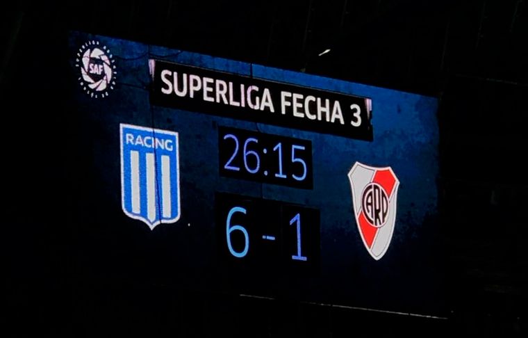 Racing, que juega contra River, y Boca, que va frente a Independiente, se definen el torneo.